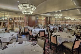 Del-Friscos-Double-Eagle-Steak-House-at-the-Galleria-in-Houston-TX-dining-area-600x400